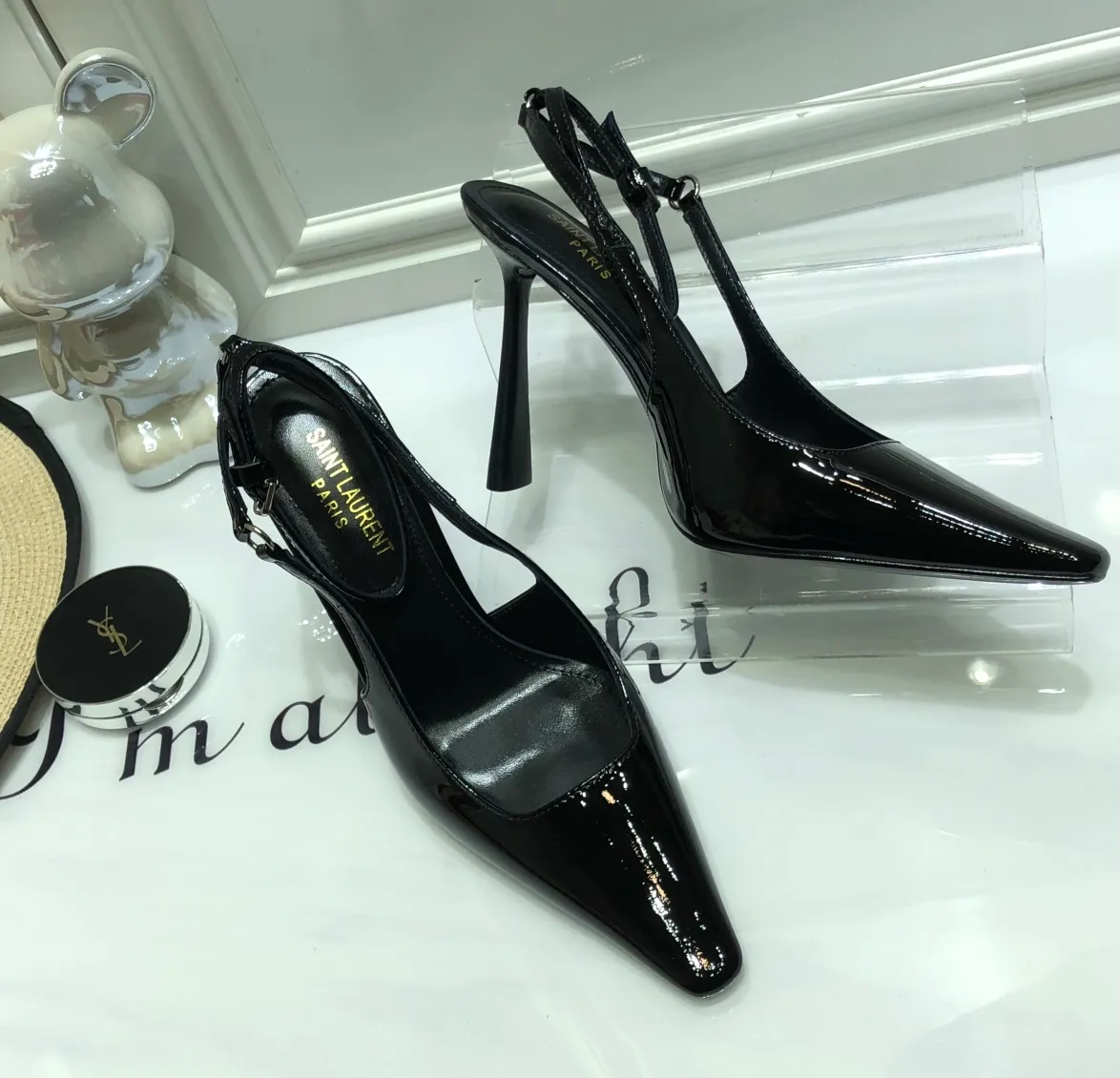 👟👟Ex-factory price 560👟👟 Top quality Saint Laurent/Yves Saint Laurent 2024 spring and summer new style👠Small square toe high heels of the same style as Rose. The layered leather high heels are very good at modifying the foot shape. In recent years, SLP has become more and more understanding of women in high heels. ysl beautiful high heels 👠Number of yards: 35-40 (41 customized, non-returnable) Upper: open edge beaded cowhide/patent leather, lining Imported sheepskin lining, sole: genuine leather outsole, heel height: 10cm (heel imported from Italy)